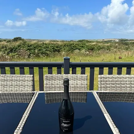 Modern Lodge With Amazing Views Newquay  Exterior photo