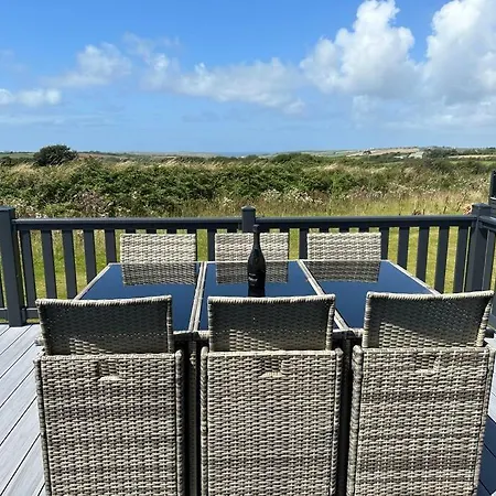 Modern Lodge With Amazing Views Newquay  Exterior photo