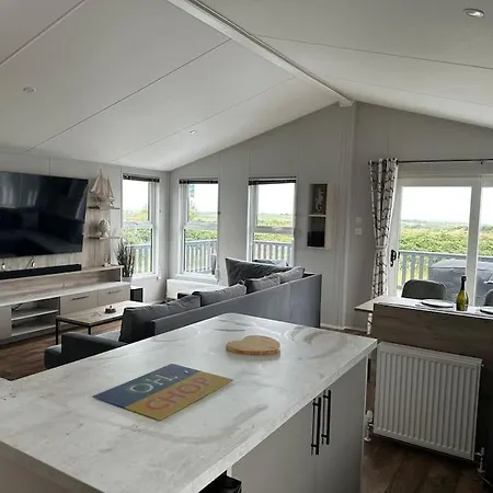 Modern Lodge With Amazing Views Newquay  Exterior photo