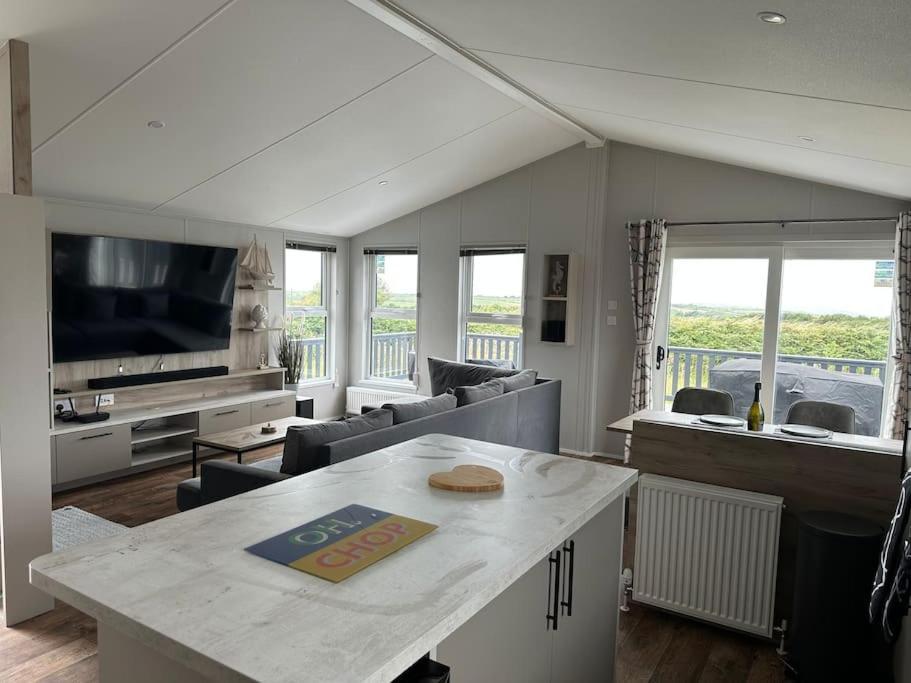 Modern With Amazing Views *